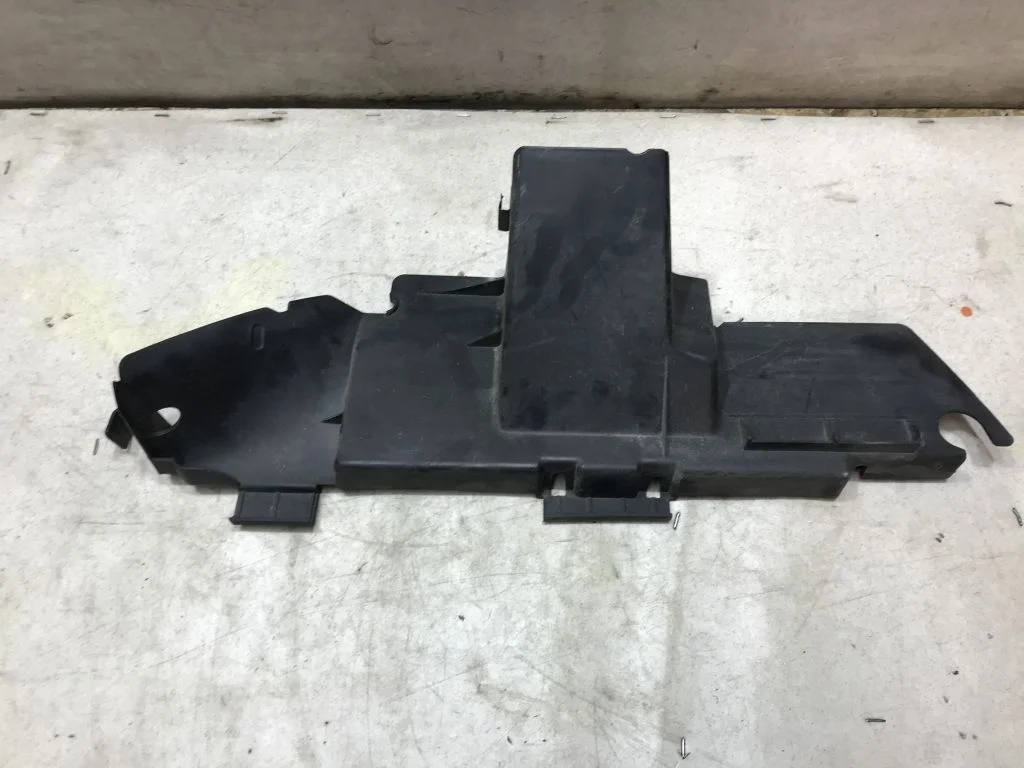 Воздуховод радиатора правый VW Touareg