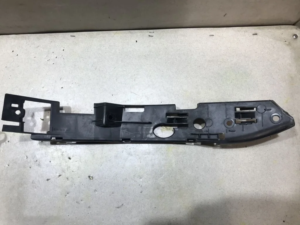 Кронштейн переднего бампера VW Touareg