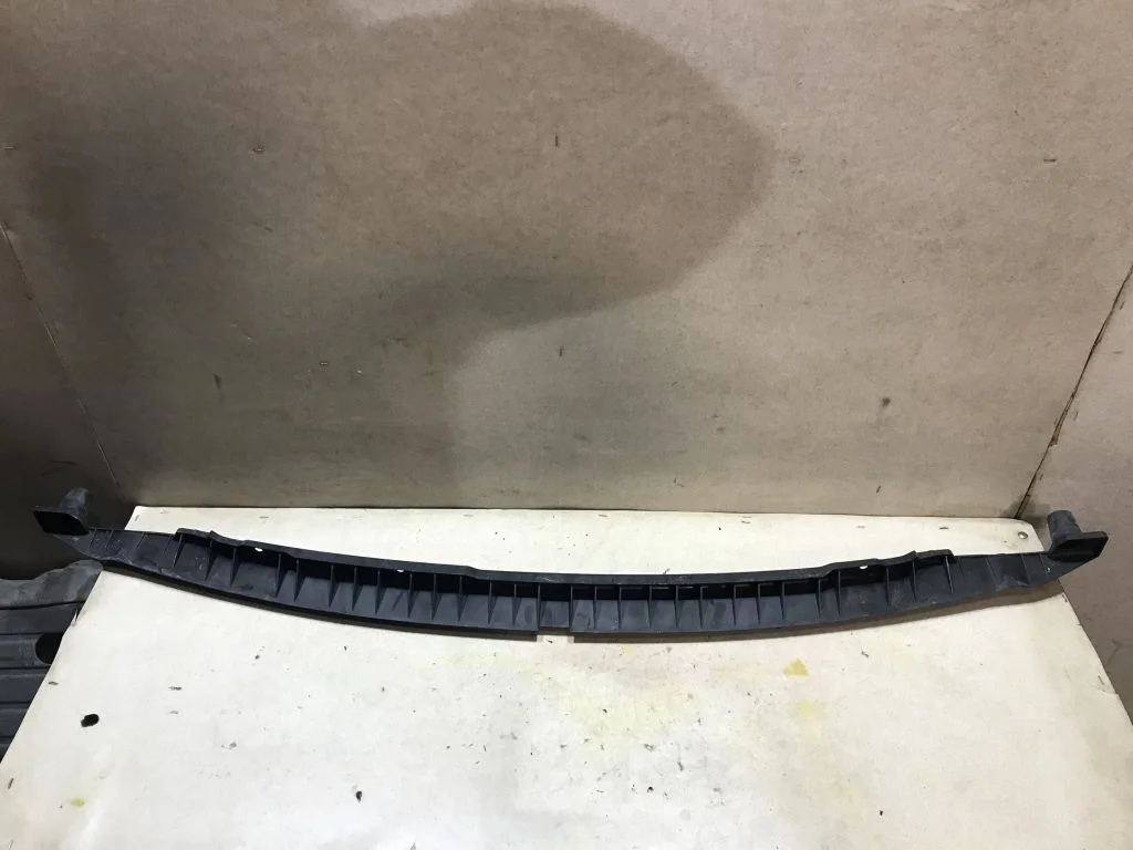 Кронштейн заднего бампера  VW Touareg 1