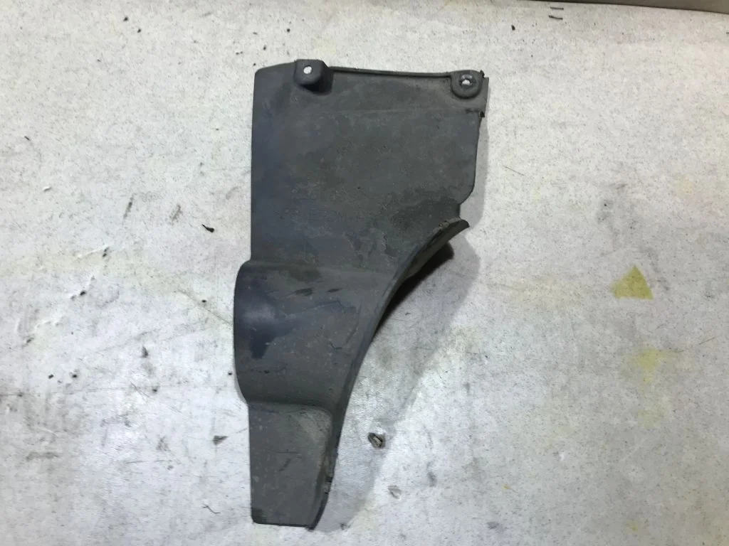 Пыльник двигателя боковой VW Touareg  1