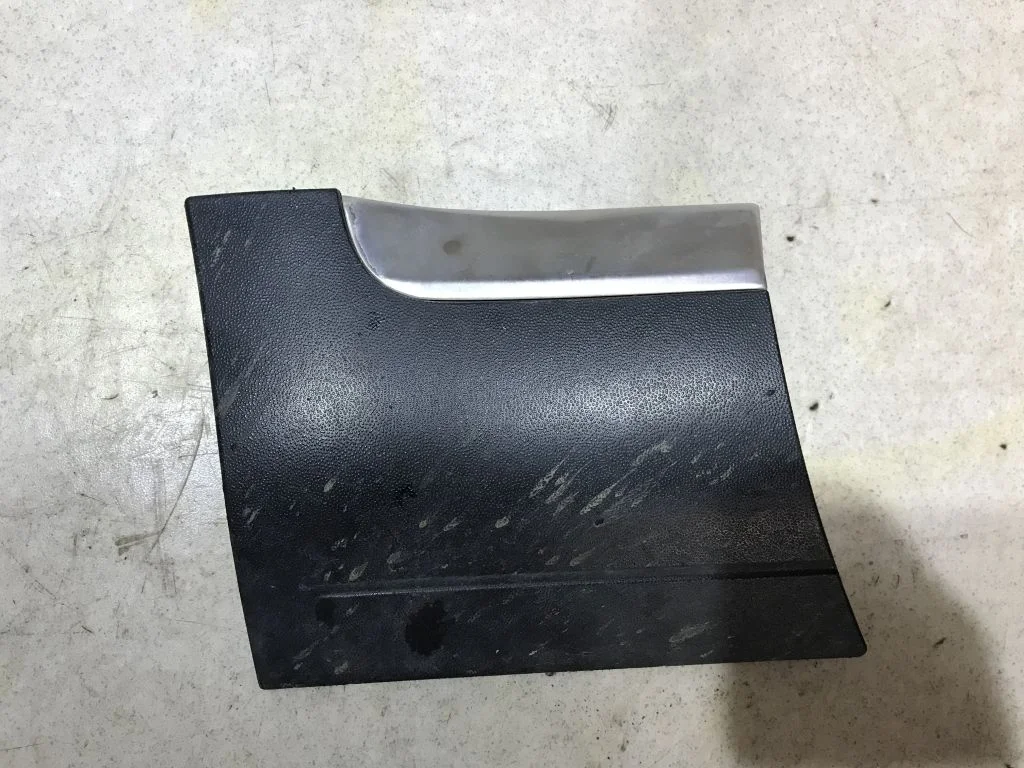 Накладка крыла левого VW Touareg