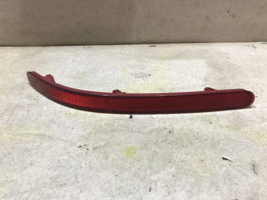 Отражатель задний правый VW Touareg 1