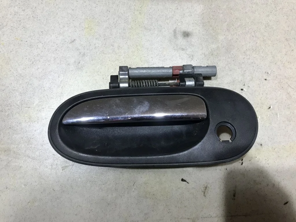 Ручка передняя левая Nissan Almera N16