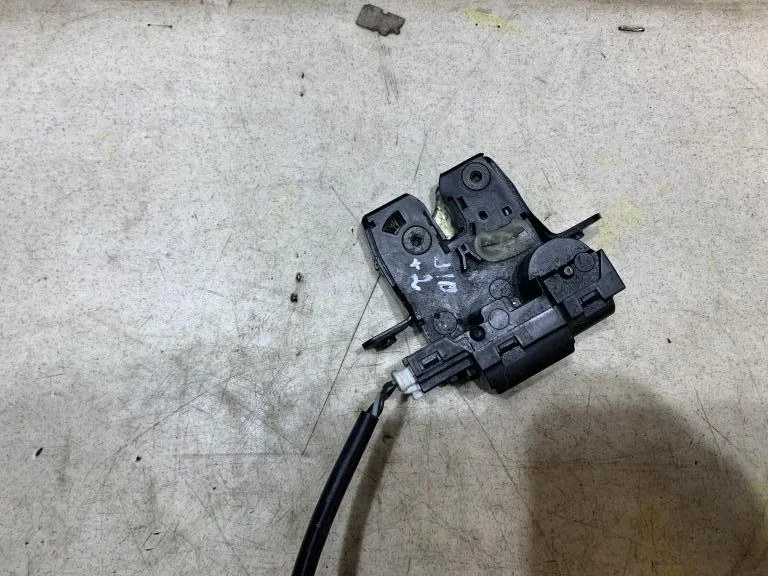 Замок багажника Nissan Qashqai J10