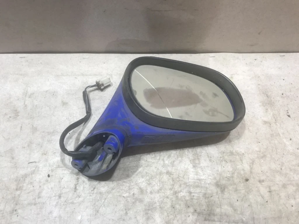 Зеркало правое  Mitsubishi Carisma