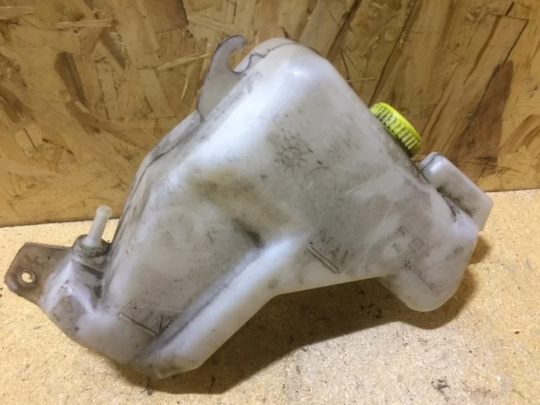 Бачок расширительный Nissan Almera N16