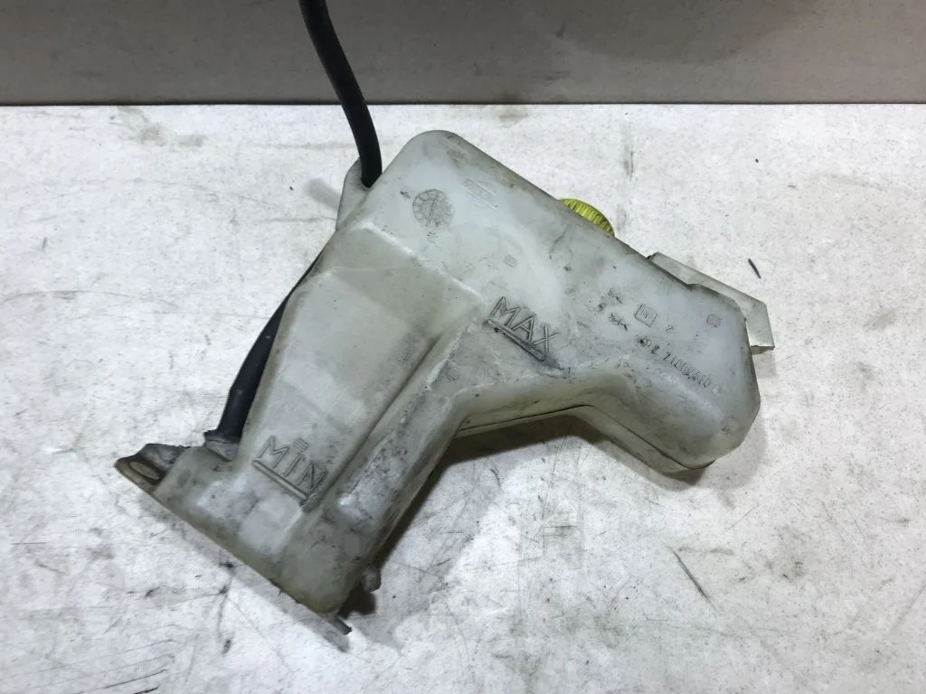 Бачок расширительный Nissan Primera P12