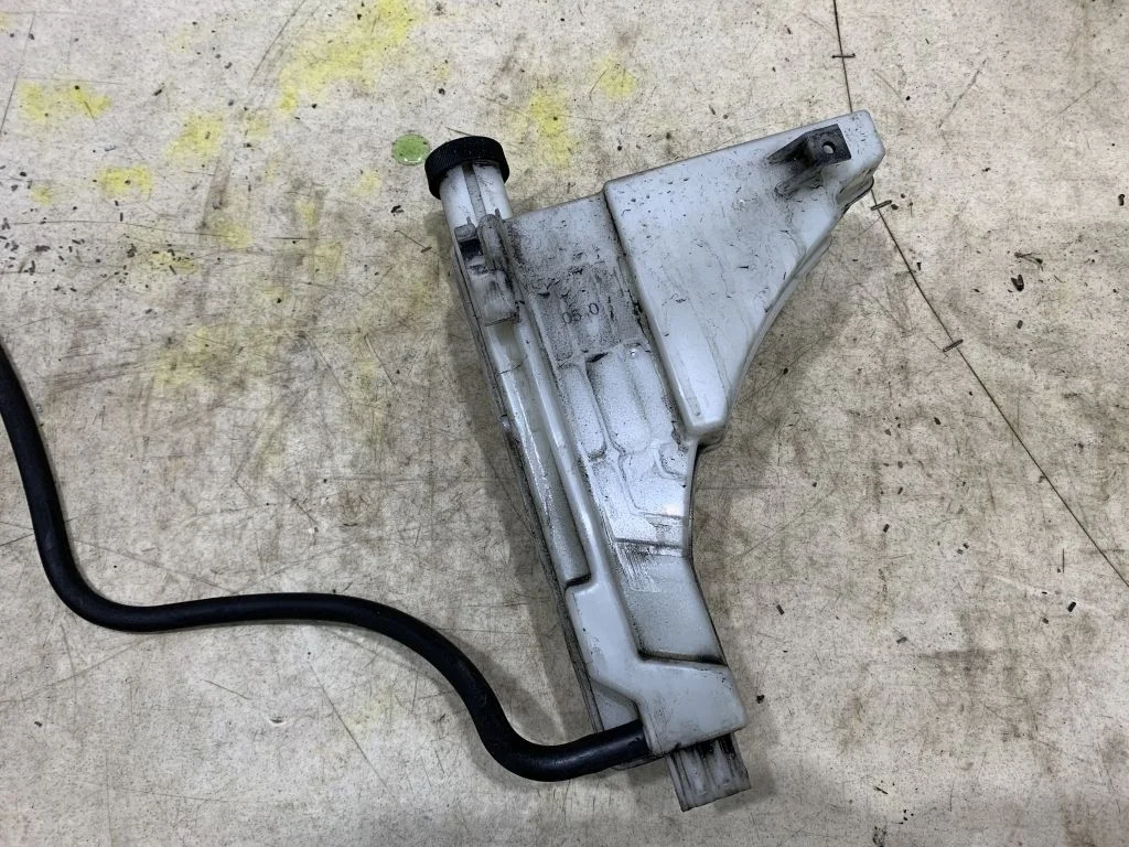 Бачок расширительный Nissan Tiida C11  HR16