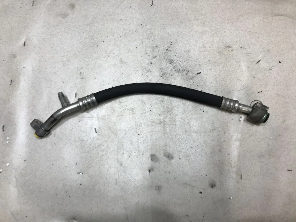 Трубка кондиционера VW Touareg  2,5 2004