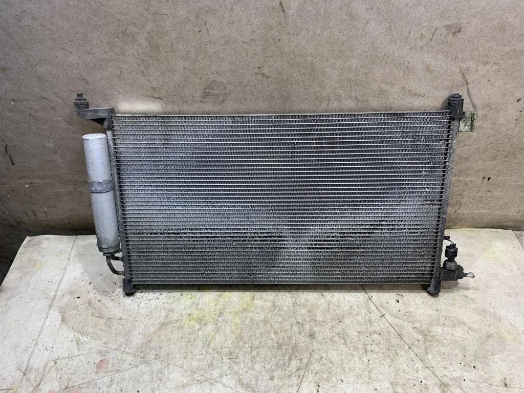 Радиатор кондиционера Nissan Tiida C11