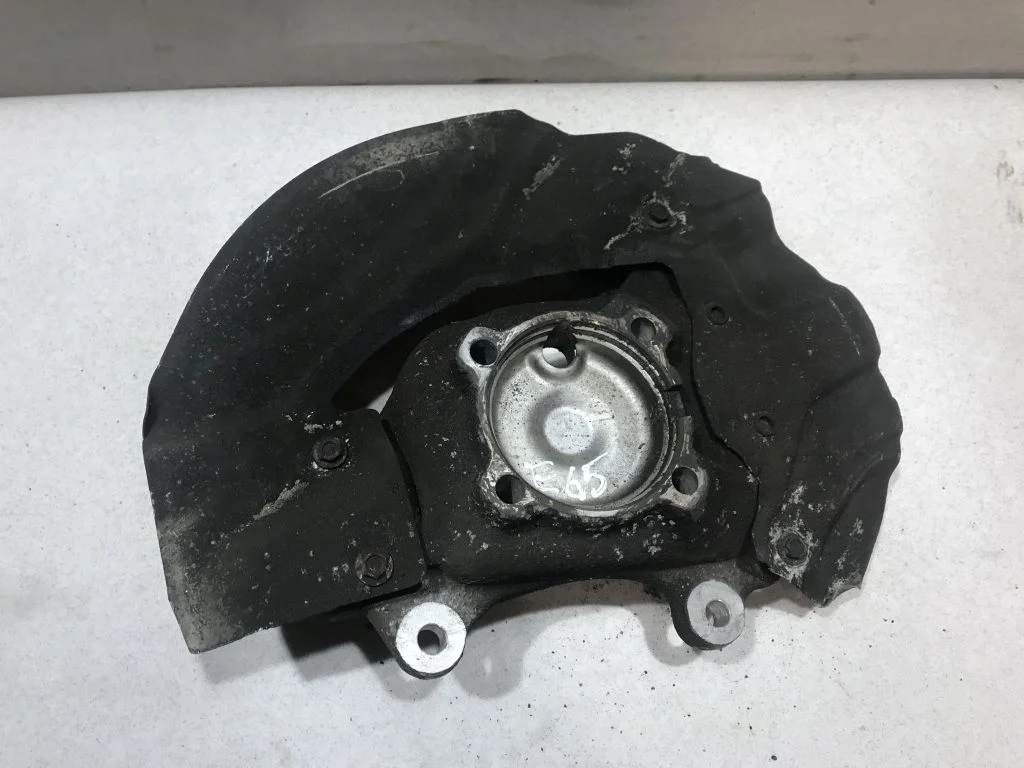 Кулак поворотный передний правый BMW E65