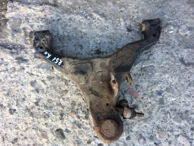 Рычаг передний нижний правый Nissan Pathfinder R51