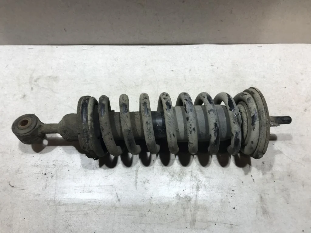 Амортизатор передний Nissan Navara D40