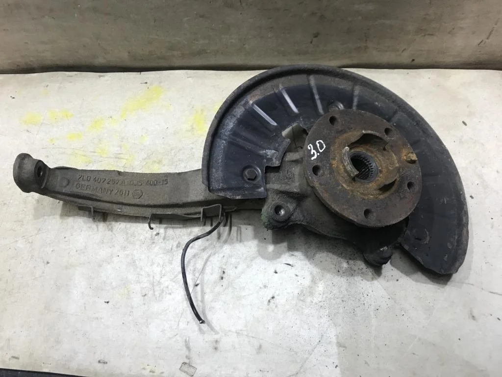 Кулак поворотный передний VW Touareg 2005