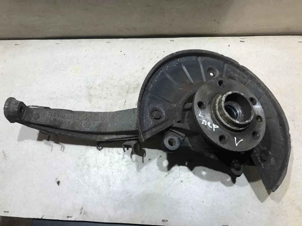 Кулак поворотный передний левый VW Touareg 1