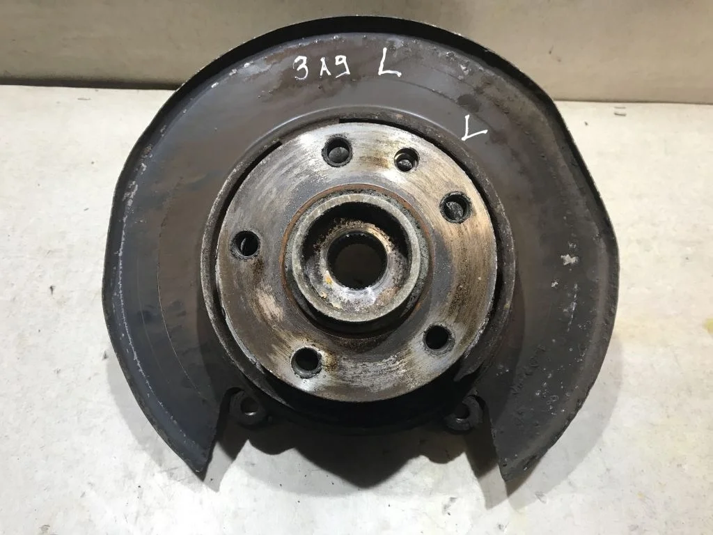 Кулак поворотный задний левый VW Touareg 2005