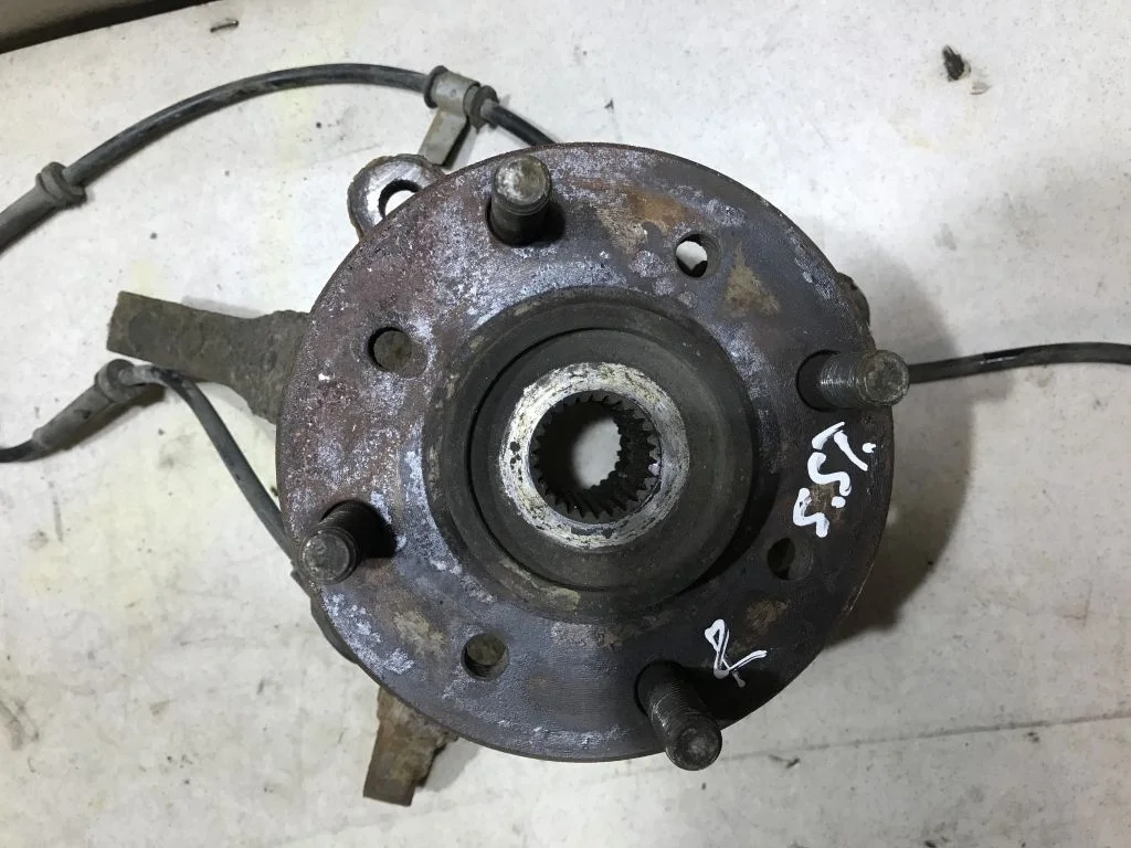 Кулак правый Mitsubishi Spaсe Star