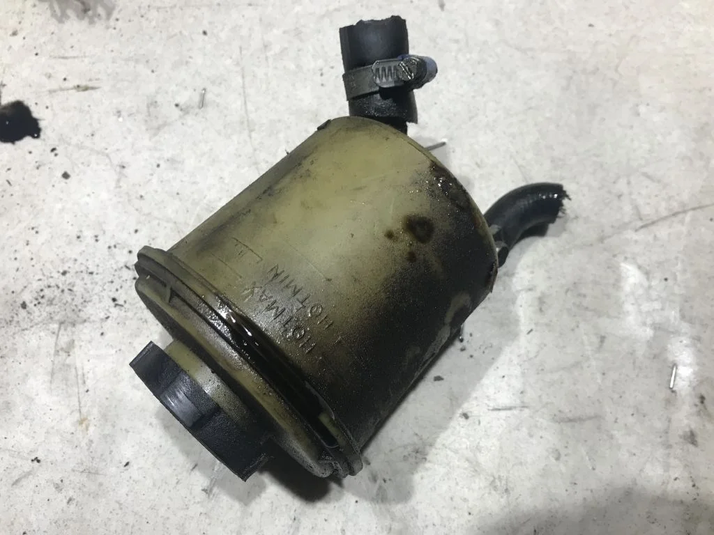 Бачок гидроусилителя Nissan Primera P11