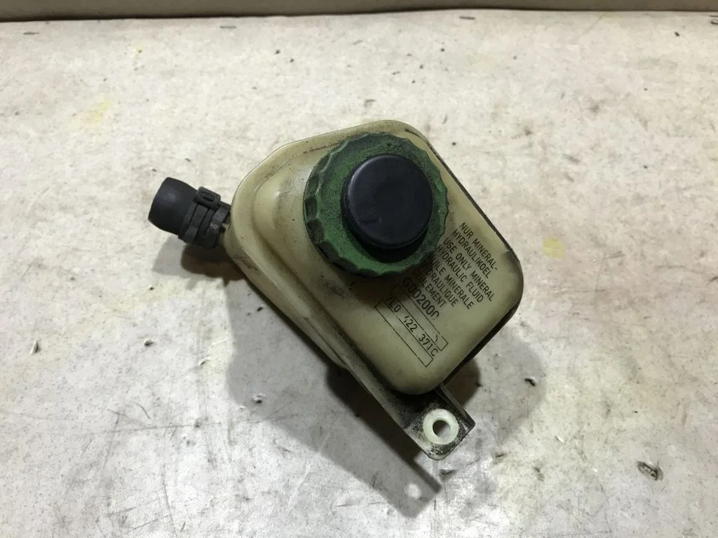 Бачок гидроусилителя VW Touareg  2007 2,5