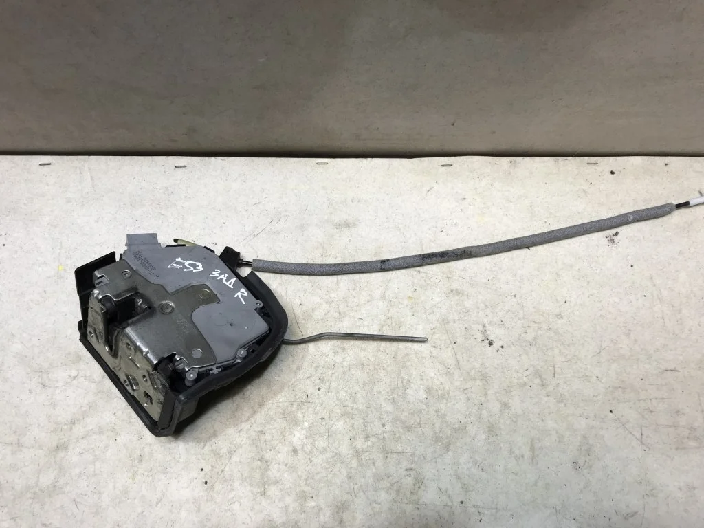 Замок двери задней правой BMW E53