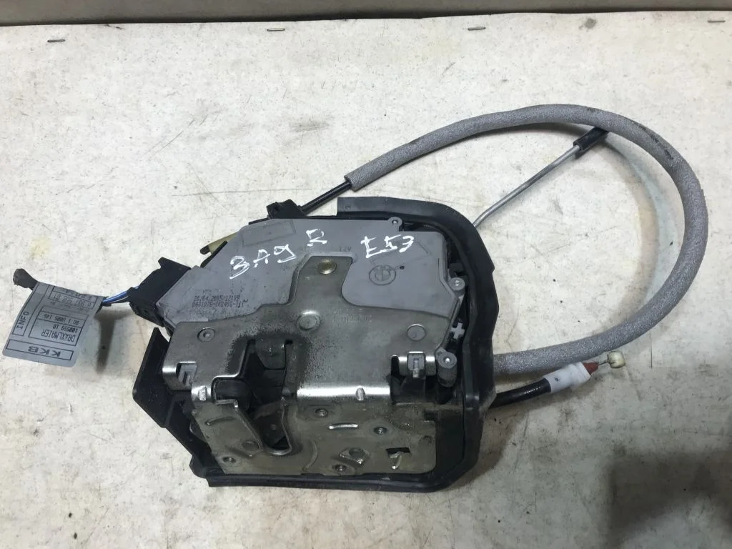 Замок двери задний правый BMW E53