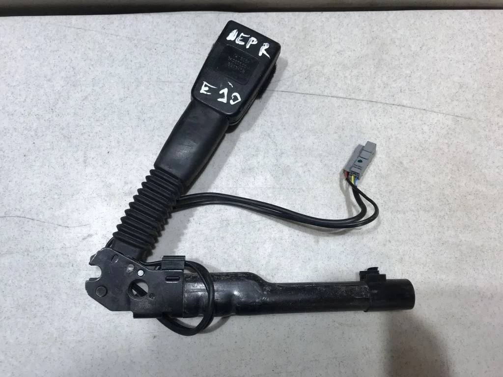 Натяжитель ремня правый BMW E90