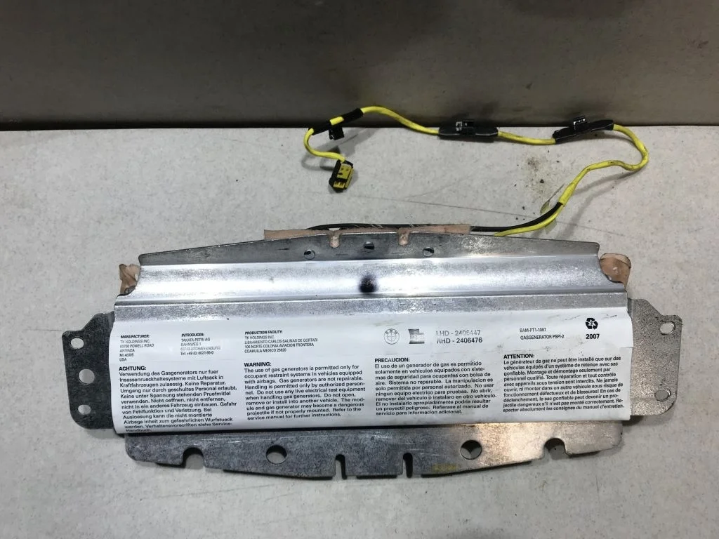 Подушка безопасности в торпедо BMW X5