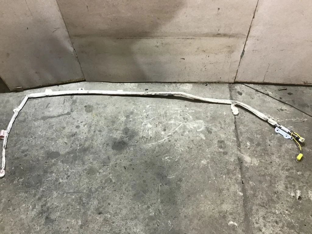 Шторка правая airbag VW Touareg 2006