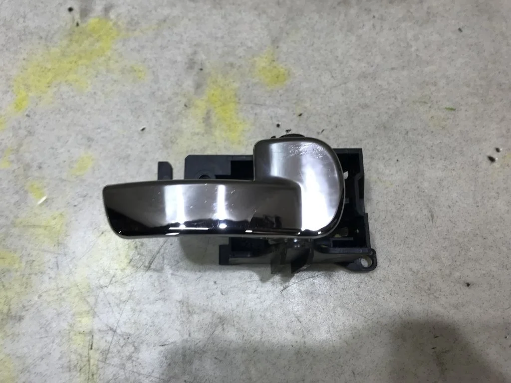 Ручка двери правая Pathfinder  R51