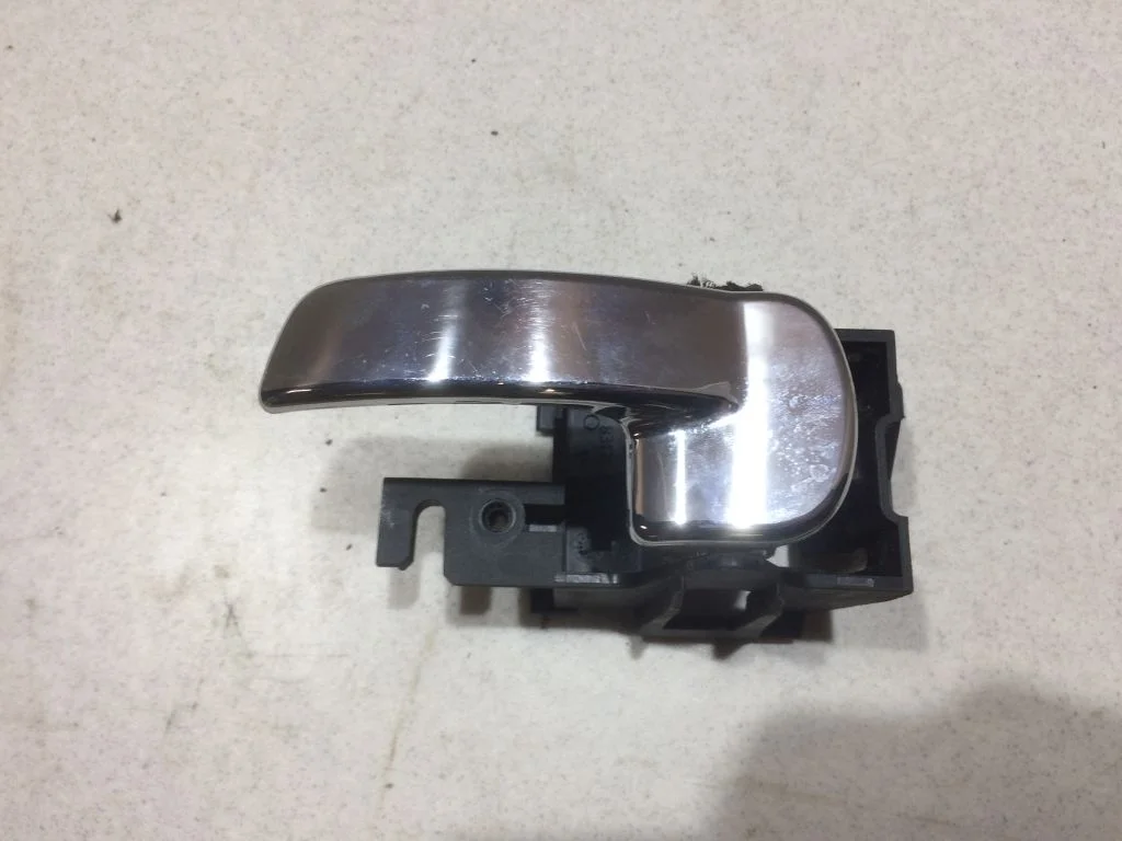 Ручка двери левая Nissan Pathfinder R51