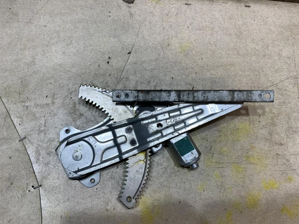 Стеклоподъемник задний Nissan Tiida С11