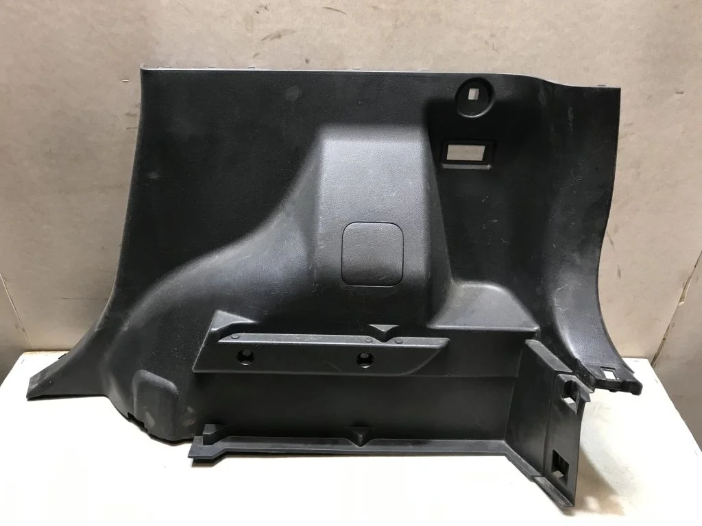 Обшивка багажника правая Nissan Note E11