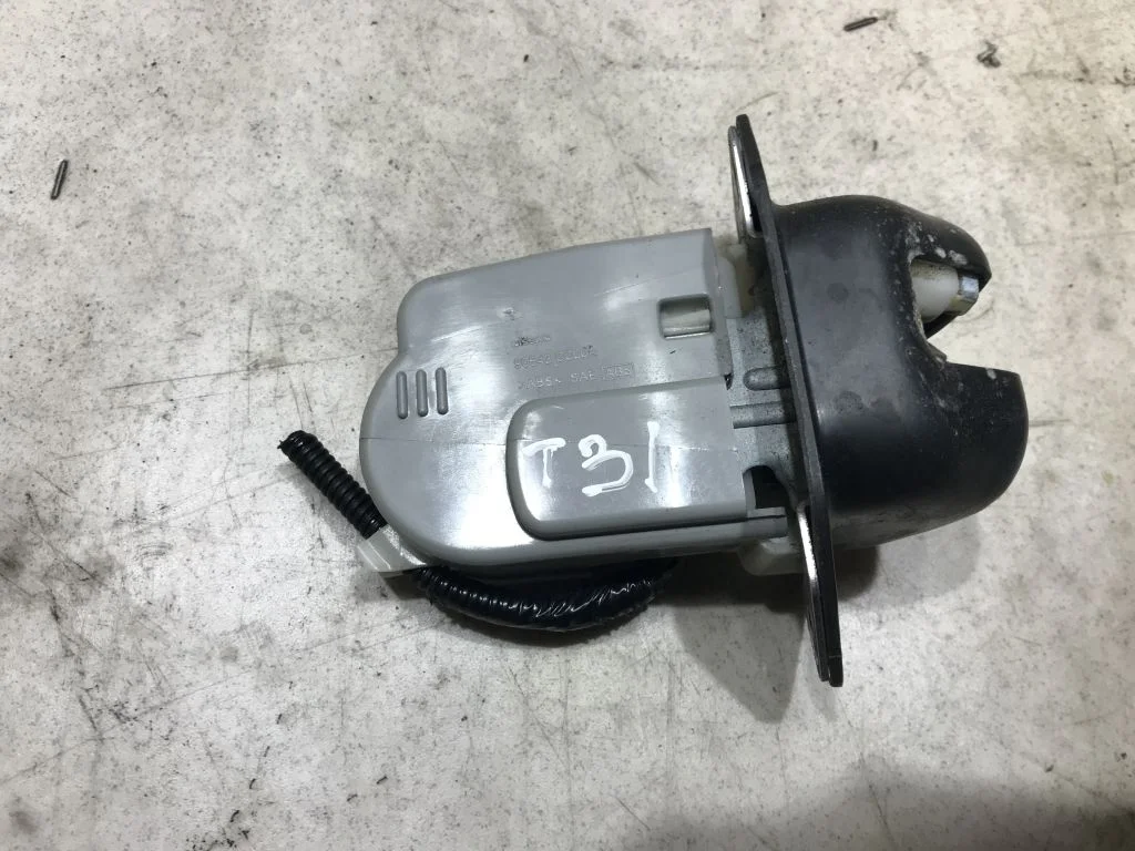 Замок багажника Nissan X-Trail T31