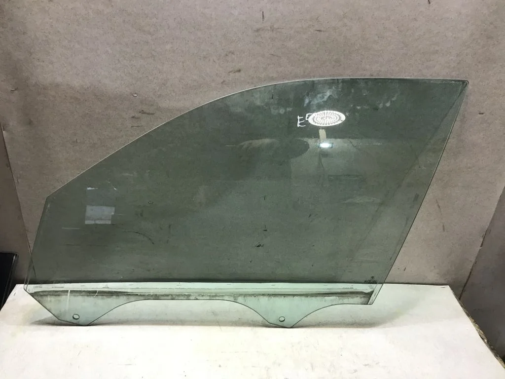 Стекло передней левой двери BMW X5 E53