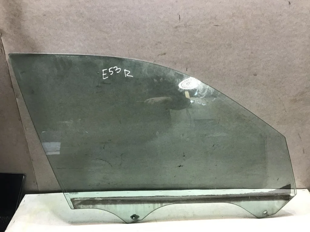 Стекло передней правой двери BMW X5 E53