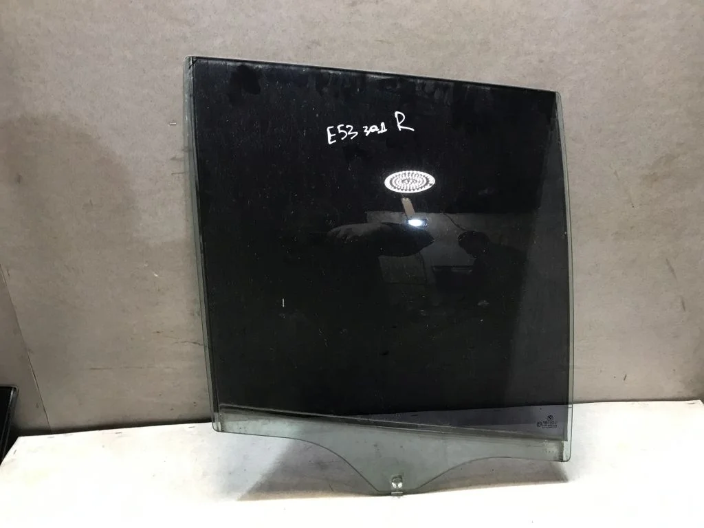 Стекло задней правой двери BMW X5 E53