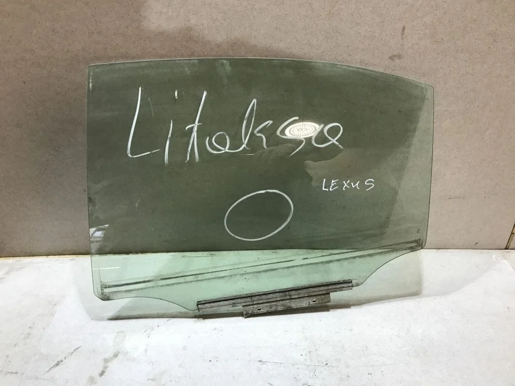 Стекло двери задней левой Lexus IS