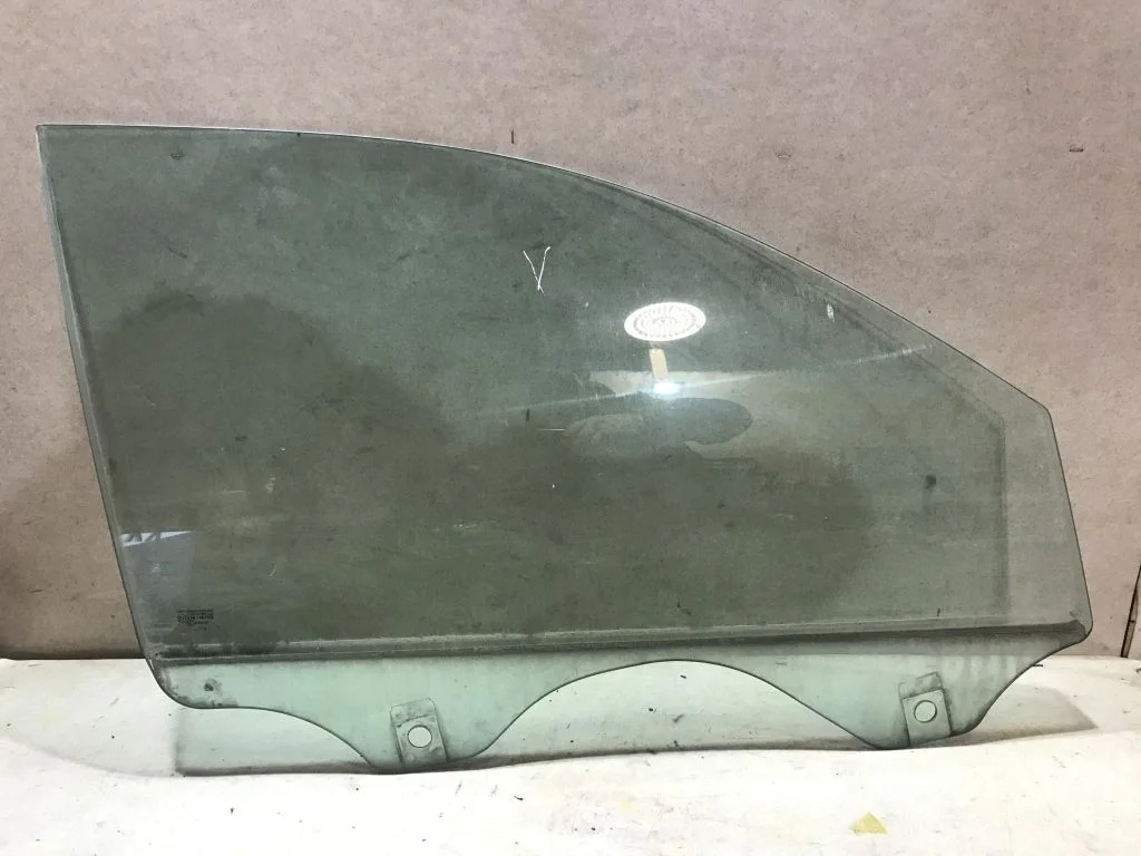 Стекло двери передней правой VW Touareg 1