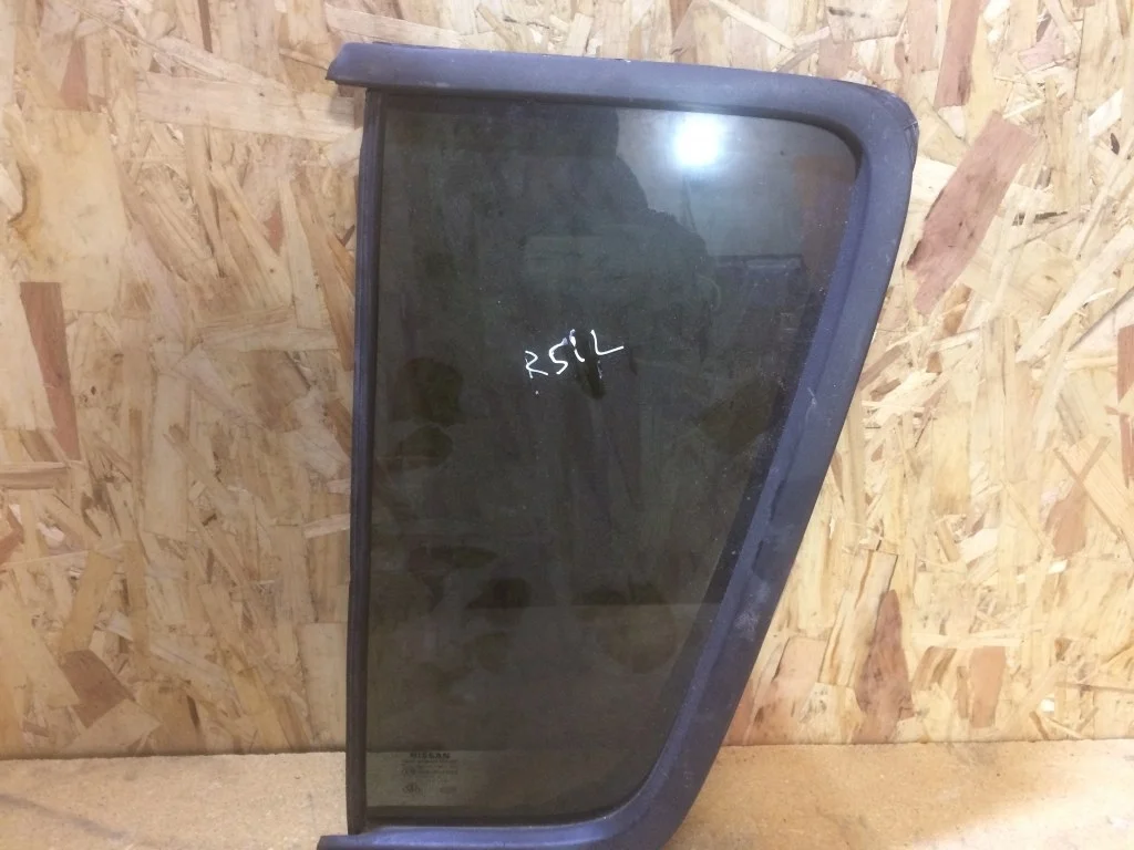 Стекло двери задней левой Nissan Pathfinder R51