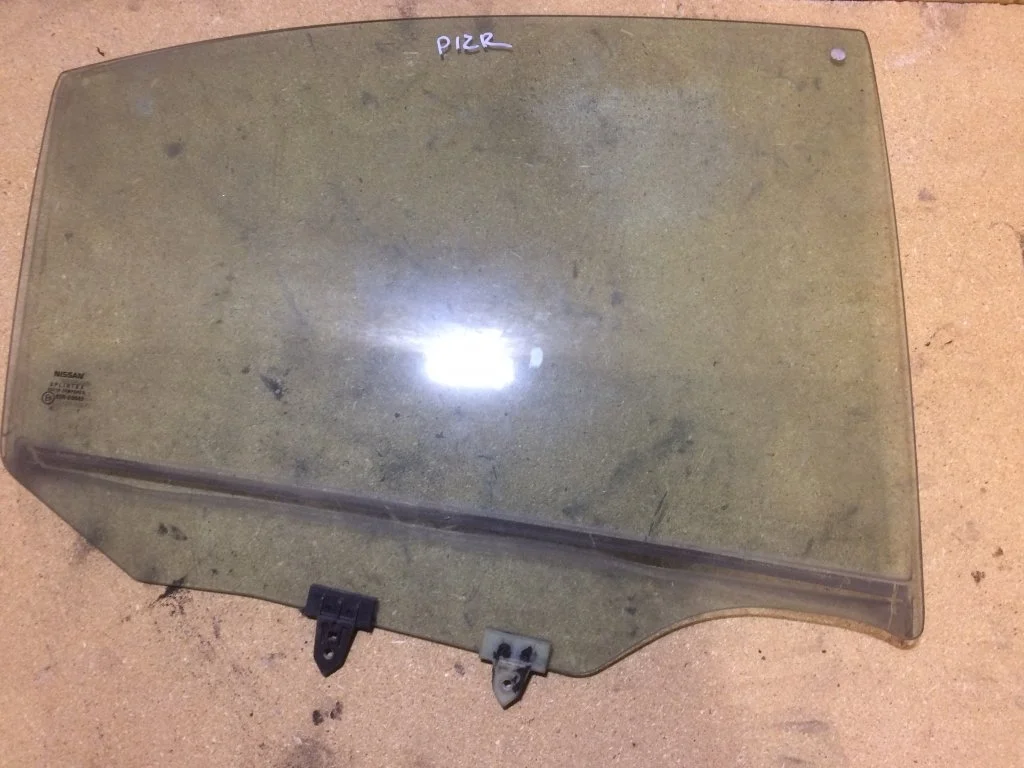 Стекло двери задней правой Nissan Primera P12