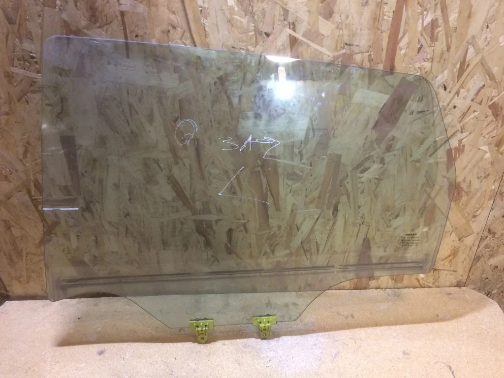 Стекло задней двери Nissan Qashqai J10