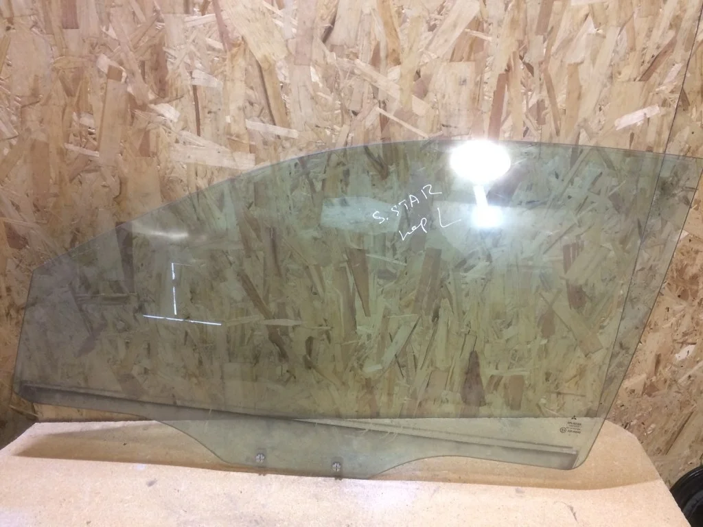 Стекло двери передней левой Mitsubishi Space Star
