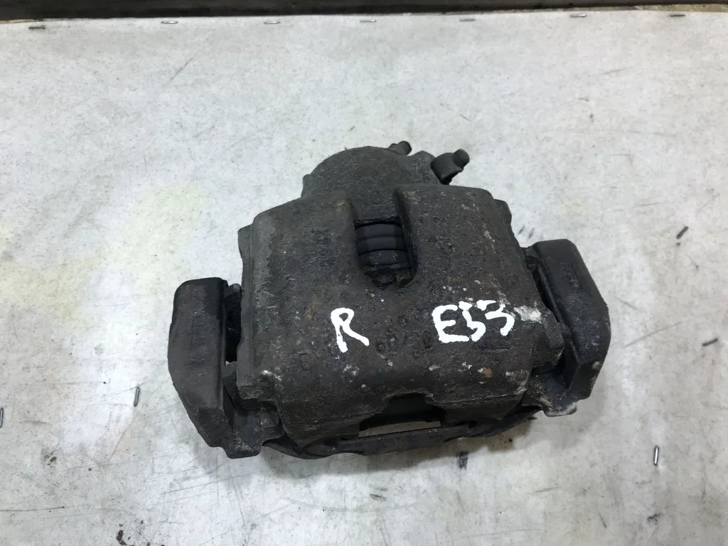 34111163304 Суппорт передний правый BMW X5 E53