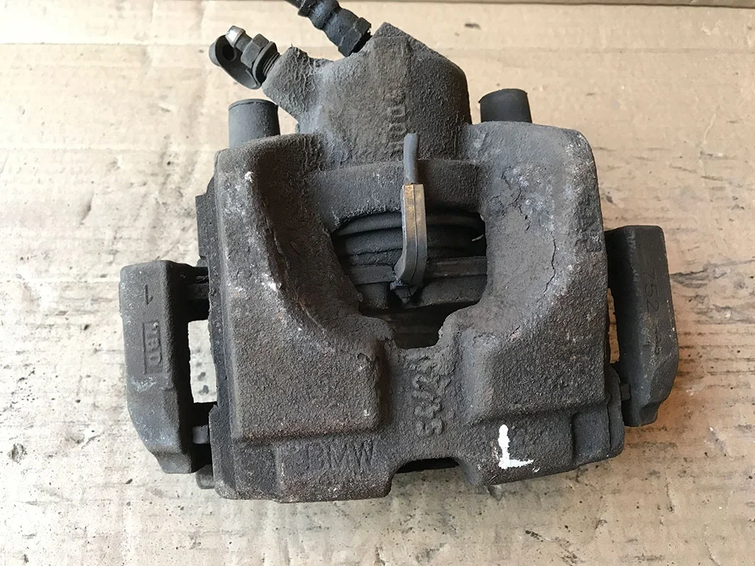 34116776527 Суппорт передний левый  BMW E90 E87