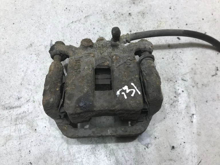 44001JG00A Суппорт задний R Nissan X-Trail T31