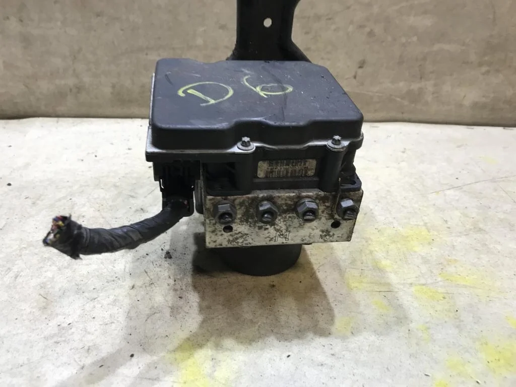 Блок ABS Nissan Note 476609U000