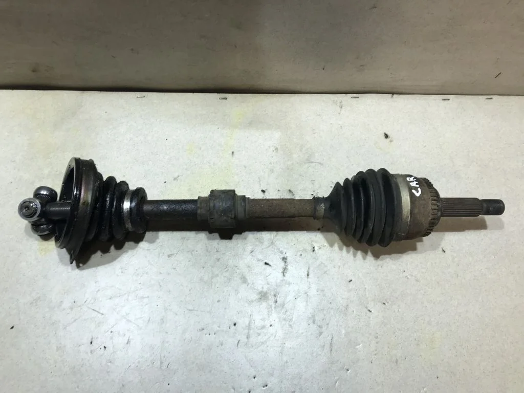 Полуось левая Mitsubishi Carisma