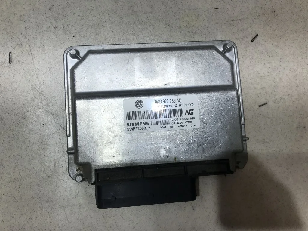 0AD927755AC Блок управления раздаткой VW Touareg 1