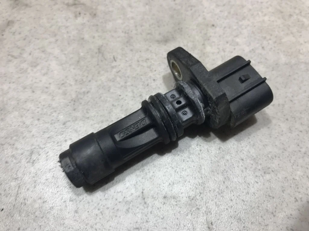 Датчик коленвала Nissan Pathfinder R51 23731EC01A