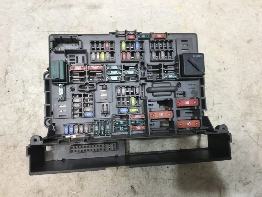 6114 9119444 Блок предохранителей BMW E90